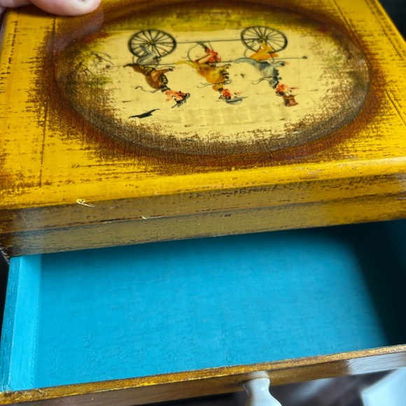 Vintage Yellow Jewelry Organizer Box - Picture 7 of 9